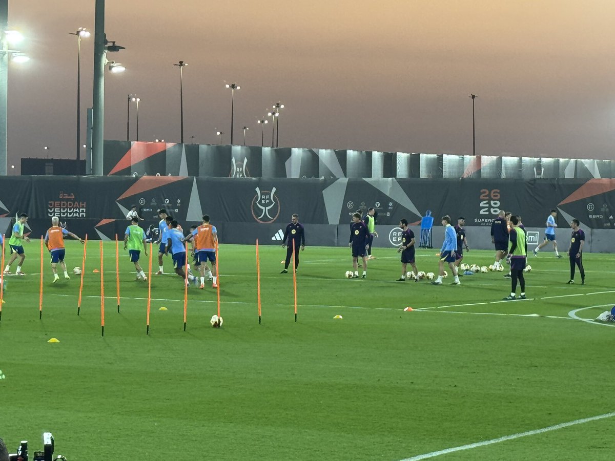 sports_tourism_'s tweet image. تواجدت منصة السياحة الرياضية في تدريبات فريق برشلونة في ملاعب التدريبات بمدينة الملك عبدالله الرياضية 
ولم يظهر يامين لامال في تدريبات الفريق الكتالوني وكان مؤتمر فريق برشلونة قد أقيم قبل التدريبات 
#السوبر_الاسباني