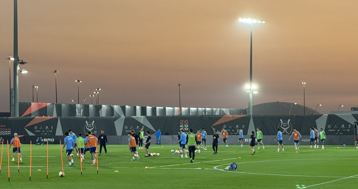 sports_tourism_'s tweet image. تواجدت منصة السياحة الرياضية في تدريبات فريق برشلونة في ملاعب التدريبات بمدينة الملك عبدالله الرياضية 
ولم يظهر يامين لامال في تدريبات الفريق الكتالوني وكان مؤتمر فريق برشلونة قد أقيم قبل التدريبات 
#السوبر_الاسباني