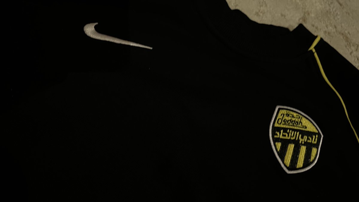 الشي ذا التاريخي وصلني قبل كم يوم و مع قرار الكورفا الجديد الحضور باللون الاسود و اجواء الشتاء بيكون شي تارريخي 🖤🔥.