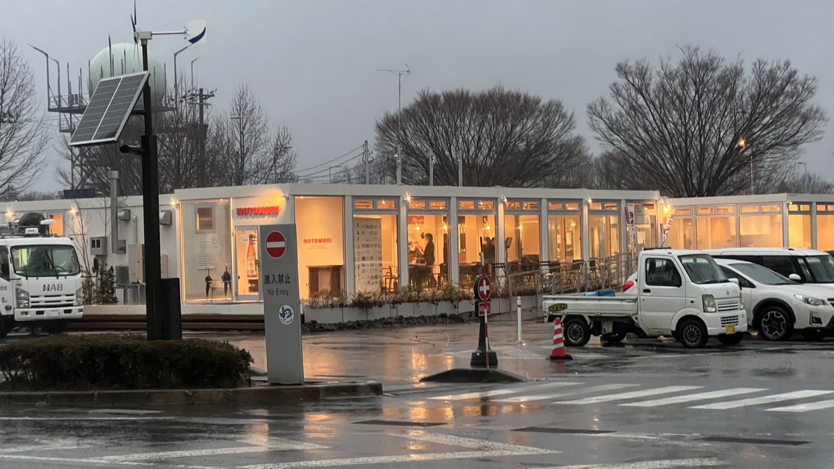 pyon27_ary's tweet photo. 初石川県🚌‼️金沢〜のと里山空港〜すずなり館前へ🚎バス快適で金沢から直🎫でお得クレカも🆗空港✈️➕🚎ルートも🐜
私は楓大海さんと📲アートコレクティブ仮（）宿泊https://t.co/5Ww8UyQkkc作家や学者、解体業者の方など色んな方が🏠皆さん温かく迎えてくれて嬉しい。漁師さん差し入れという🦀🐚激うま https://t.co/jN6tDvTSjP