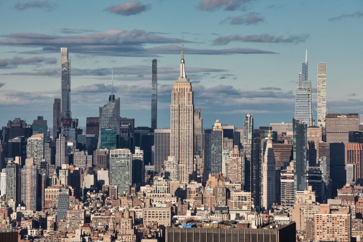 28_liberty's tweet image. Unmatched city views from the 59th floor, capturing the scale and energy of the skyline.

#28Liberty #FosunPlaza #NYCSkyline #CityViews #ElevatedLiving #OfficeViews #MidtownManhattan