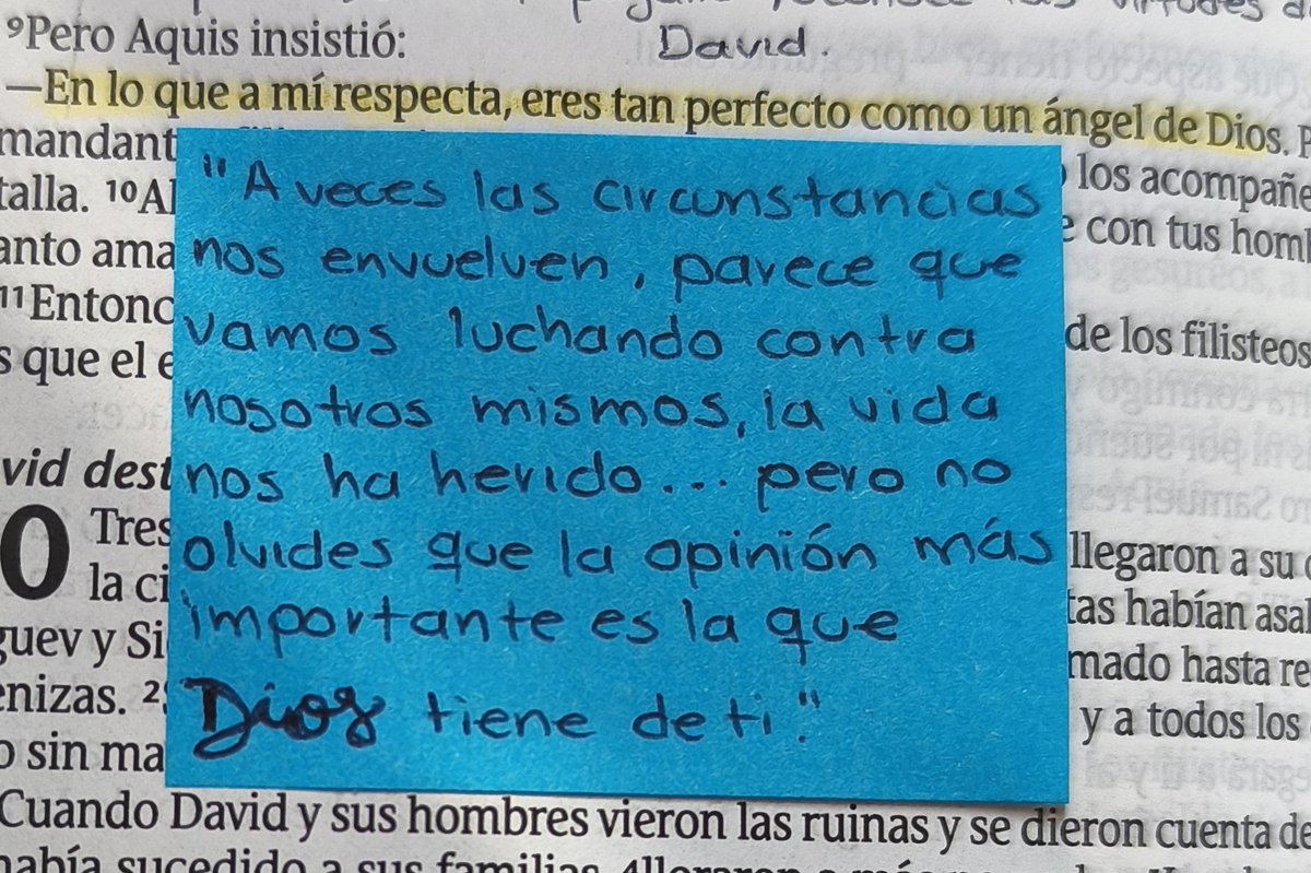 Cuando todo parece estar de cabeza, ¡no pierdas la cabeza! Recuerda que lo más importante es la opinión que Dios tiene de nosotros.
La misericordia de Dios nos detiene de cometer errores que pueden tener consecuencias humanamente irreparables. 
#rpsp