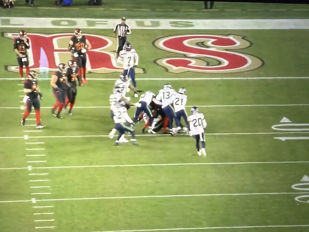 MoveTheSticks's tweet image. Seattle Defense explained in 1 picture 👇🏻