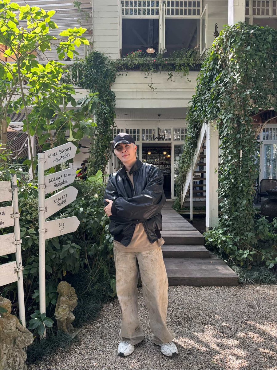 Mangpor84282122's tweet image. ขออวยอีกหนึ่งรอบว่าพี่ซีขาวและหล่อมากกกก จากรีวิวพี่ๆที่ทำงานเก่าของฉัน #ซีพฤกษ์ #ZeePruk