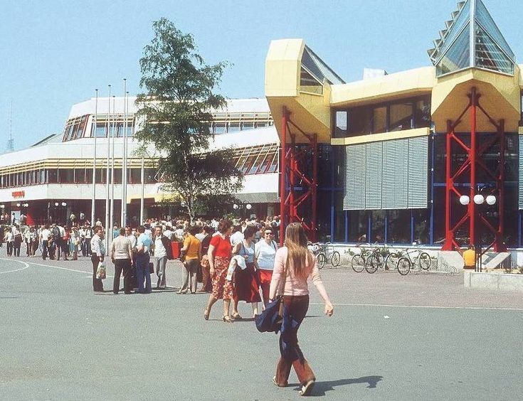 Sport und Erholungszentrum (Sports and Recreation Center), East Berlin, 1980s.