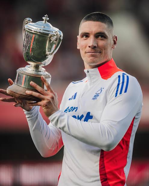 ويستهام من اسوأ الفرق في كور ثابتة 
ملنكوفتش سجل فيهم السيزون الي فات هدف 
مش عارف مين ممكن يكون عنده بس اتوقع النهاردة يسجل قدام ويستهام 👀