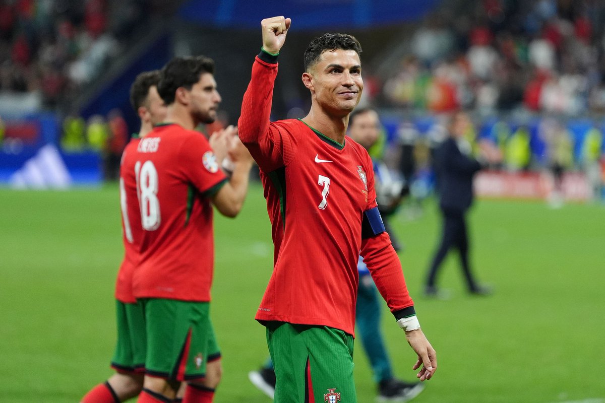 gaurav_shab's tweet photo. 🚨 40-year-old legend still making headlines!
Cristiano Ronaldo finishes 2025 with 957 career goals, but his incredible streak of scoring a hat-trick every year since 2010 came to an end — still celebrated like a GOAT! 🐐⚽🔥 #CR7 #GOAT #SaudiProLeague https://t.co/sgOnTBrW2A