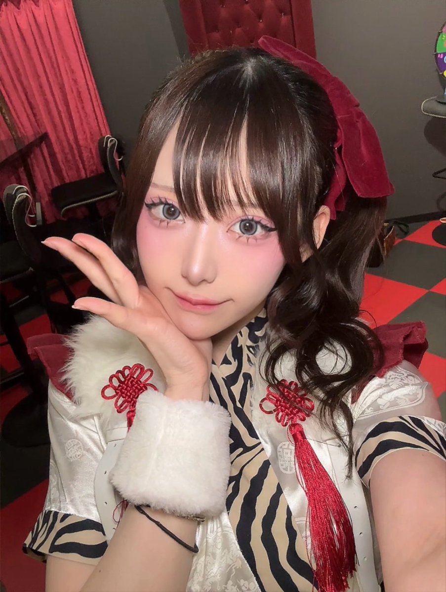 ギョンミン　チェキ　当選品　HMV はじめまして 退勤しました！ 今日もチェキ、乾杯、🍾ありがとうー！ はじめて私に