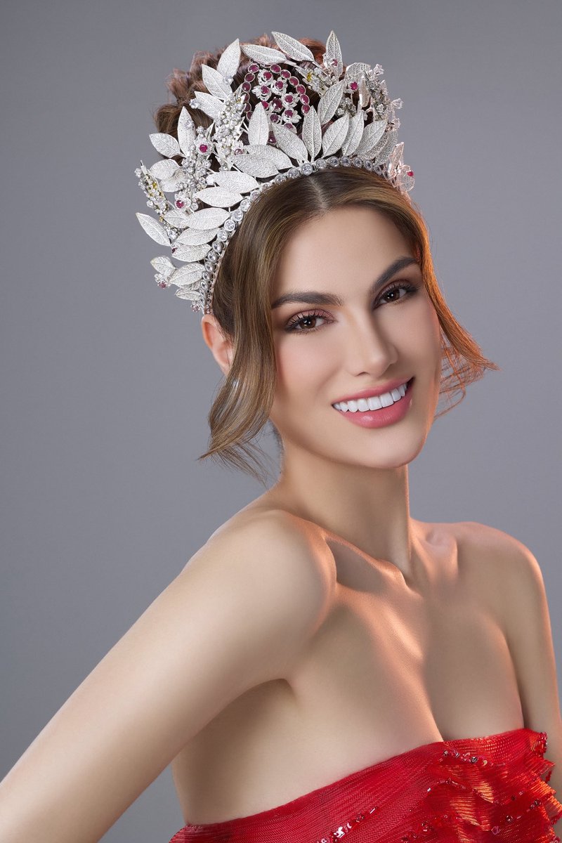 𝐋𝐎𝐎𝐊• Miss Charm 2025 ♕ Anna Blanco
📷Trần Quang Vũ  #MissCharm