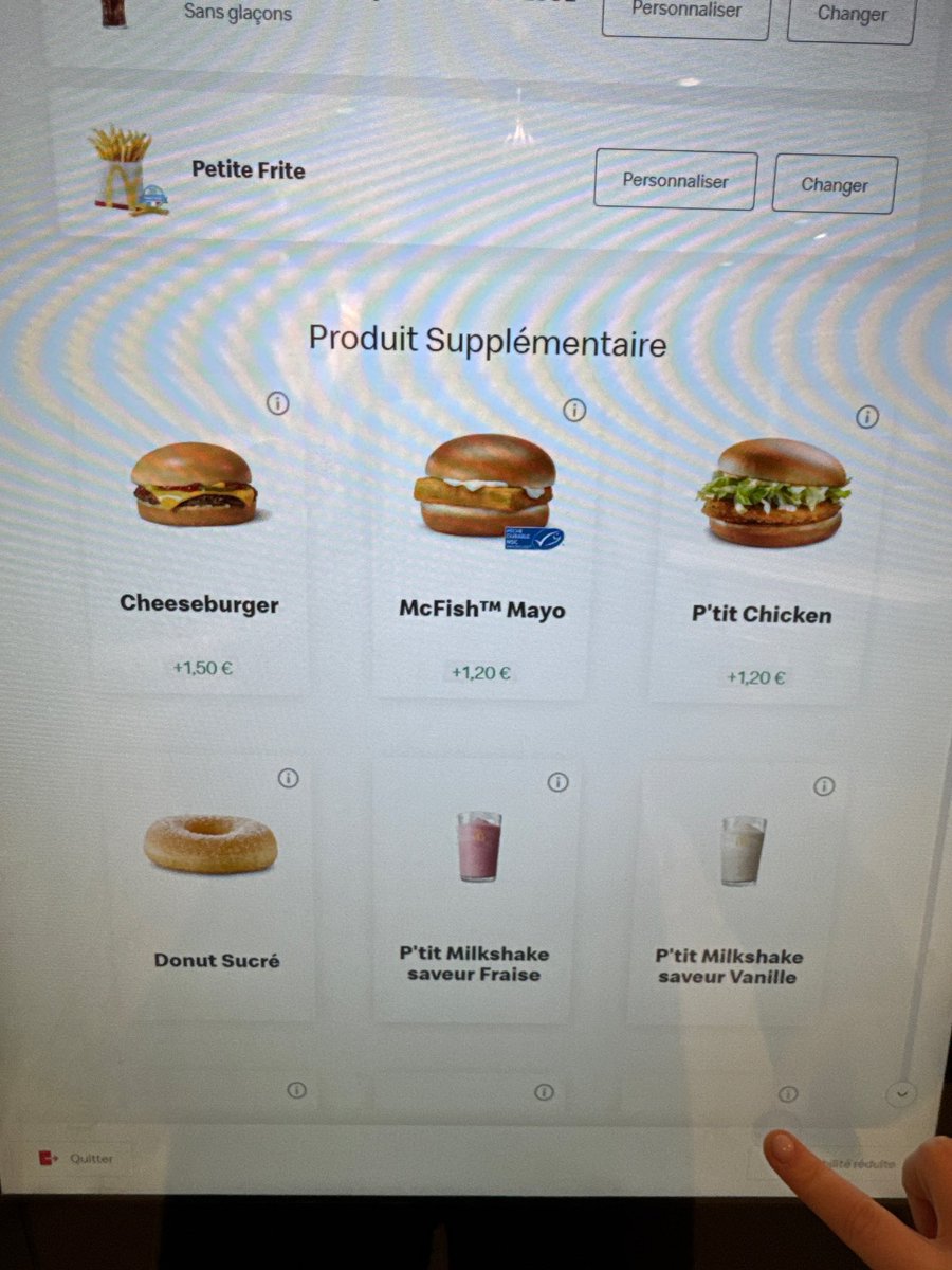 laitaumilk's tweet photo. mais @McDonaldsFrance, qu’est-ce que vous avez fait avec mcsmart 😭😭 
d’abord, vous avez touché au wrap, mtn le deuxième burger est payant…
je vais peter un cable https://t.co/WLKB74rwDH