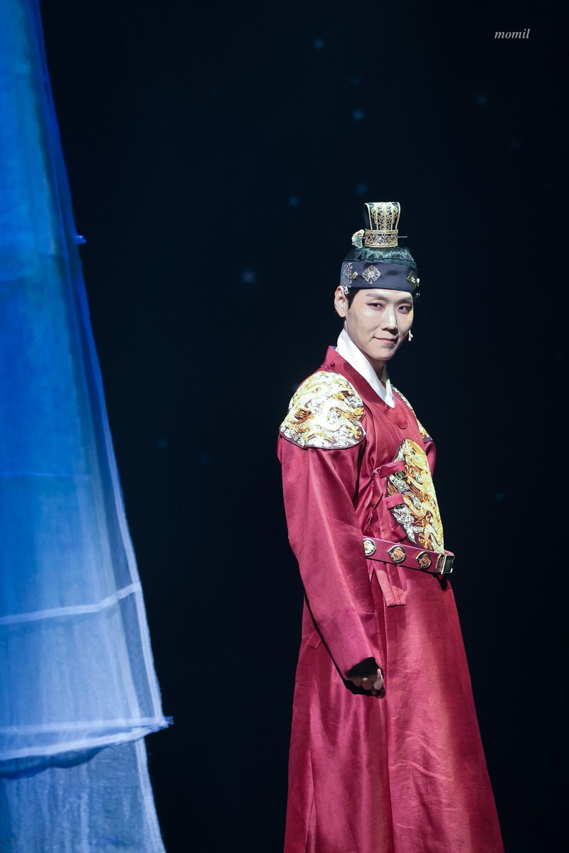 260106 한복입은 남자 커튼콜데이 🌠

언젠가 비차를 타고 다시 돌아와 
다녀왔다, 인사해다오

세종/진석ㅣ #카이 #정기열