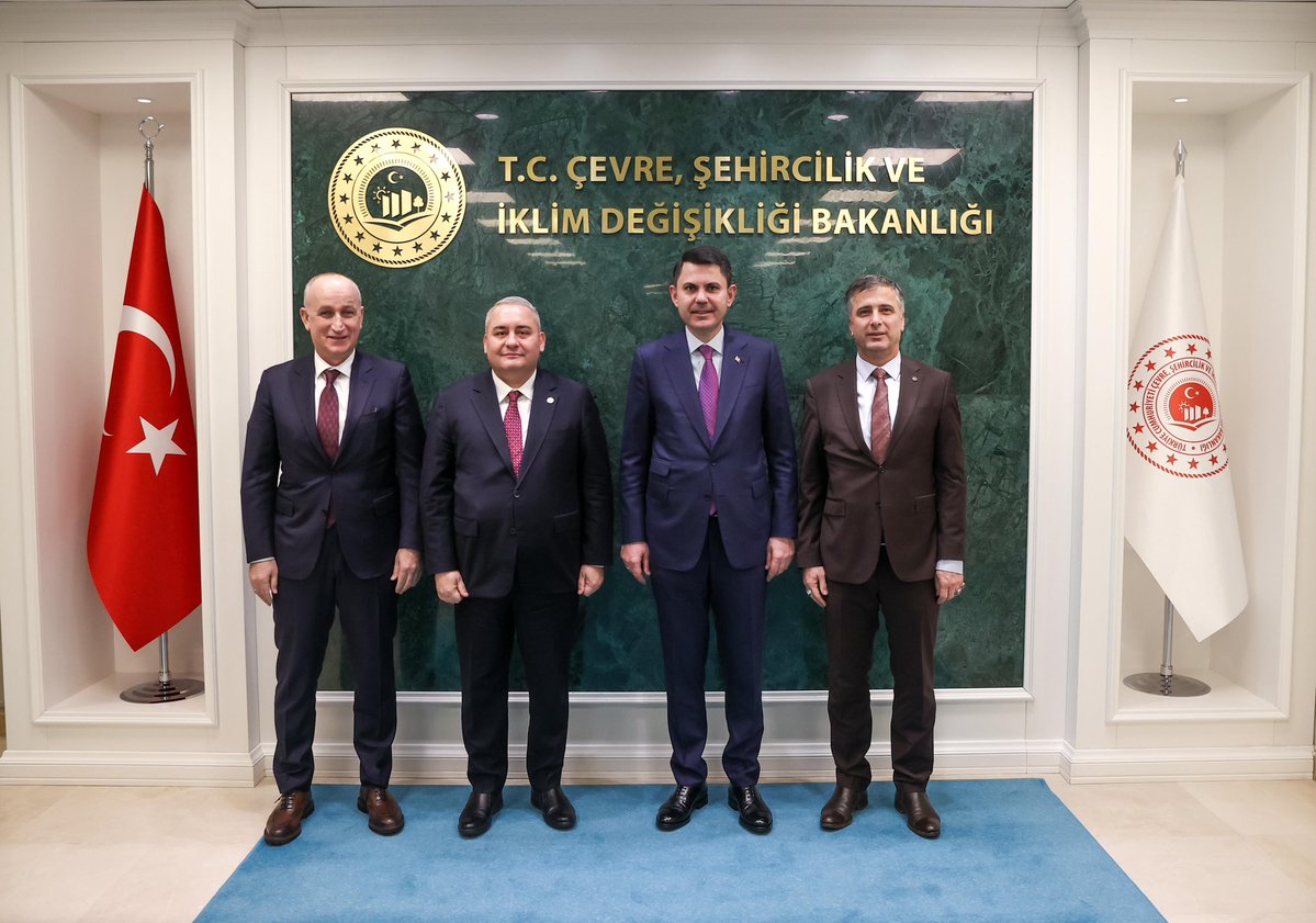 Eski okul ve mesai arkadaşım T.C. Çevre, Şehircilik ve İklim Değişikliği Bakanımız Sn. <a href="/murat_kurum/">Murat KURUM</a> ile bir araya geldik.

Görüşmede Keçiören'imizdeki imar planları ve kentsel dönüşüm konuları hakkındaki sorunları ve çözüm önerilerini istişare ettik.

Sn. Bakanımıza