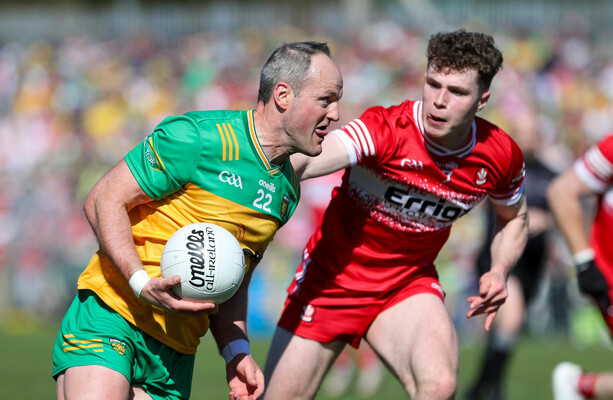 s0phieStudies's tweet photo. Due to poor weather and unsafe road conditions, today's GAA pre-season clashes, including Donegal v Derry and Offaly v Antrim, have been postponed. Stay safe and check updates! https://t.co/KCPgJcgtHg https://t.co/PInJptYX4E