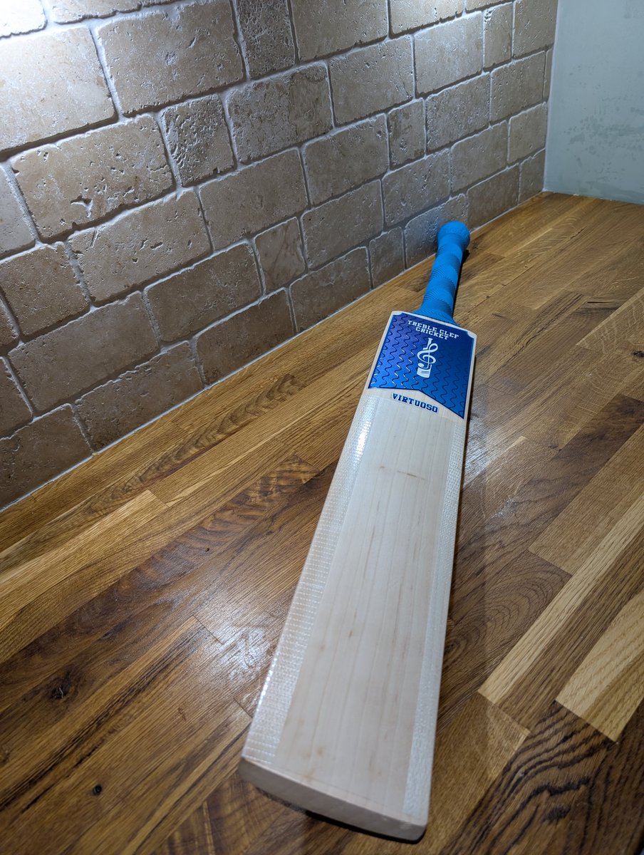 TrebleClefCric's tweet photo. A gorgeous Blue Virtuoso off to Gowerton CC’s player-coach, Greg Fisher 🔵🏏

Proud to have an SWCA stalwart using our bat this season.

#swca #composeyourinnings #cricketbats #cricketkit https://t.co/mmYgOCaran