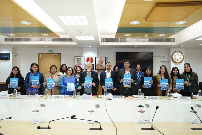 AIRNewsHindi's tweet photo. नीति आयोग ने नई दिल्ली में वित्त वर्ष 2025-26 की पहली तिमाही के लिए ट्रेड वॉच क्वार्टरली का पांचवां संस्करण लॉन्च किया। 

इस प्रकाशन के नवीनतम संस्करण में भारत के व्यापार प्रोफाइल में उभरते संरचनात्मक बदलावों पर प्रकाश डाला गया है।

@NITIAayog 
#PMOIndia #NITIAayog #TradeWatch https://t.co/3YKYiAKK2P