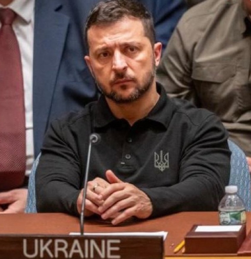 DakdaR22's tweet image. "The truth is on our side, and the truth will always prevail.."

He refused evacuation and stayed by the side of his people. It is courage and determination.

Volodymyr Zelensky has been standing with his people against the enemy for almost four years.

unbroken.

Respect for…