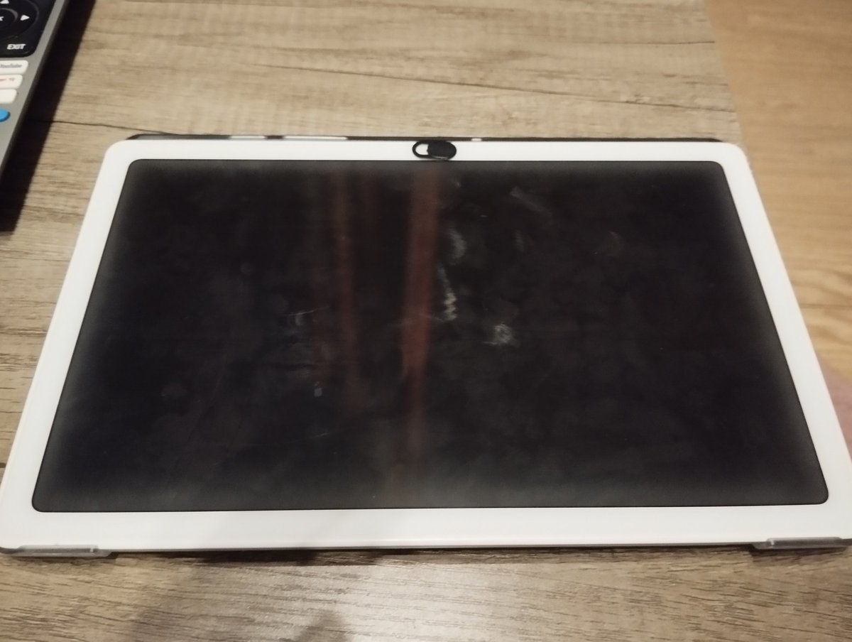 Meine Mutti hat mir einfach ihr altes Tablet geschenkt damit ich überhaupt noch etwas habe um z.b Bewerbungen zu schreiben.