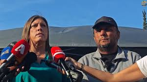 AntiSyriza's tweet image. Πέρασε το 2025 και δεν μάθαμε ποτέ ποιος ήθελε να πατήσει τον Ρούτσι με μαύρο αμάξι και ποιοι απειλούσαν τον Κοσμά του Greekonomics #ρουτσι #Καρυστιανου #κωνσταντοπούλου 🤣🤠🤠🤡🤡