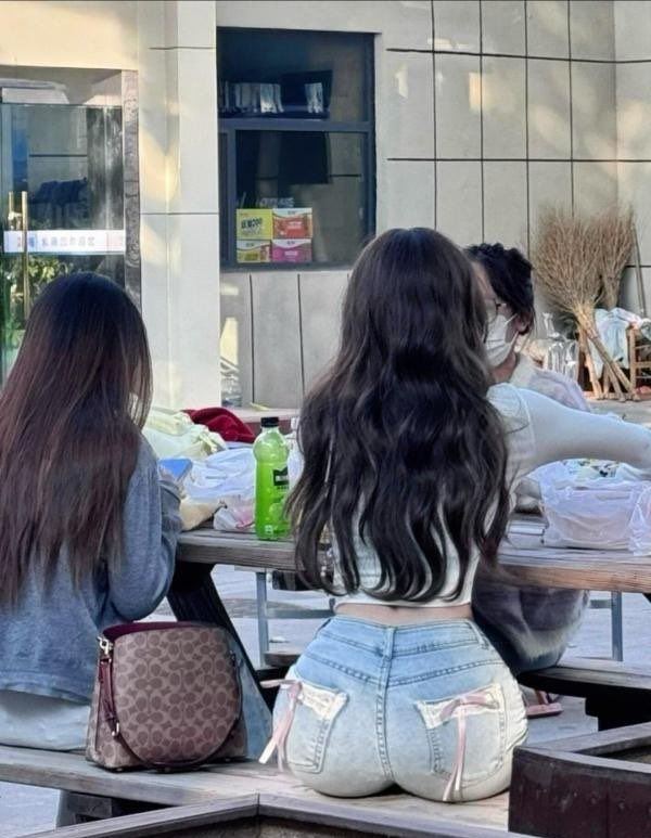 twetsfyp's tweet image. Hi @grok please put a bikini and bunny ears on her!!