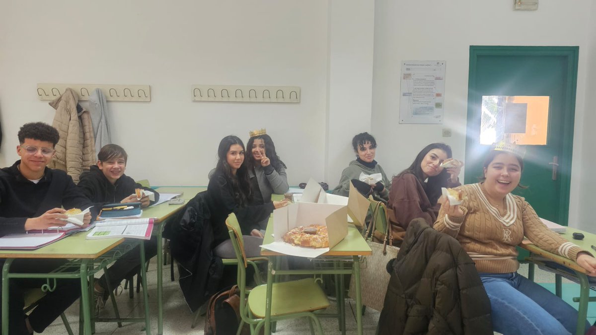 Para celebrar el día de Reyes, en el IE Severo Ochoa, toda la comunidad  educativa ha degustado el clásico Roscón de Reyes.