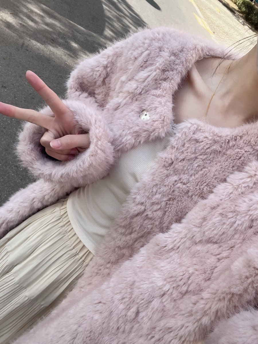 abcdefg33333's tweet photo. Cold London days, warm outfit mood https://t.co/UMaYylEMPZ