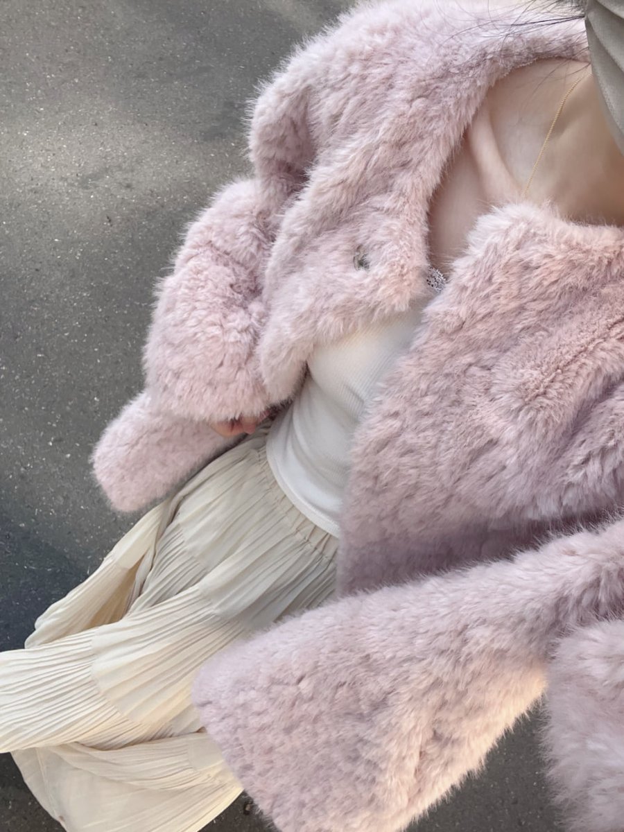 abcdefg33333's tweet photo. Cold London days, warm outfit mood https://t.co/UMaYylEMPZ