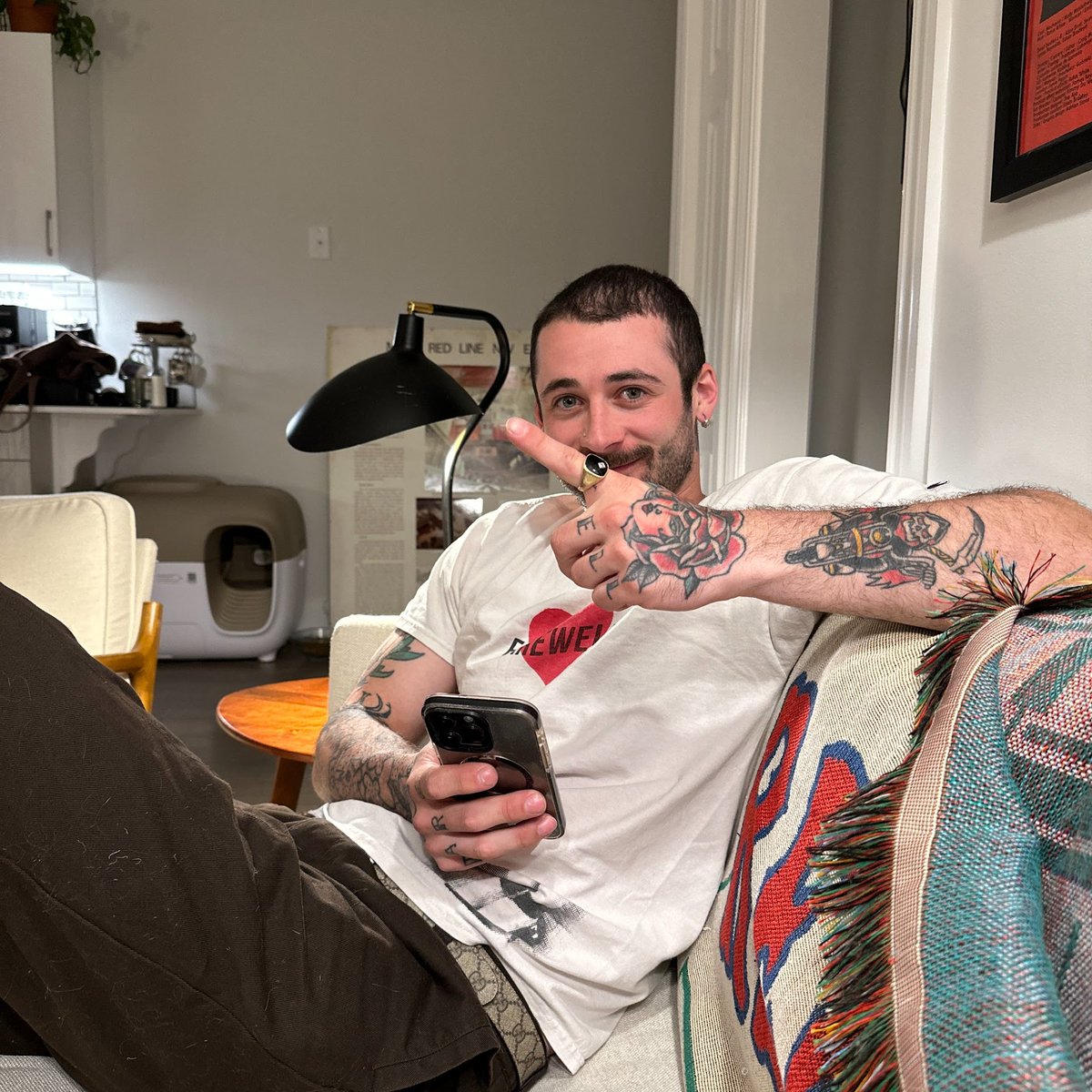 gatorsafterdark's tweet image. 365 days of wishing i could call you.