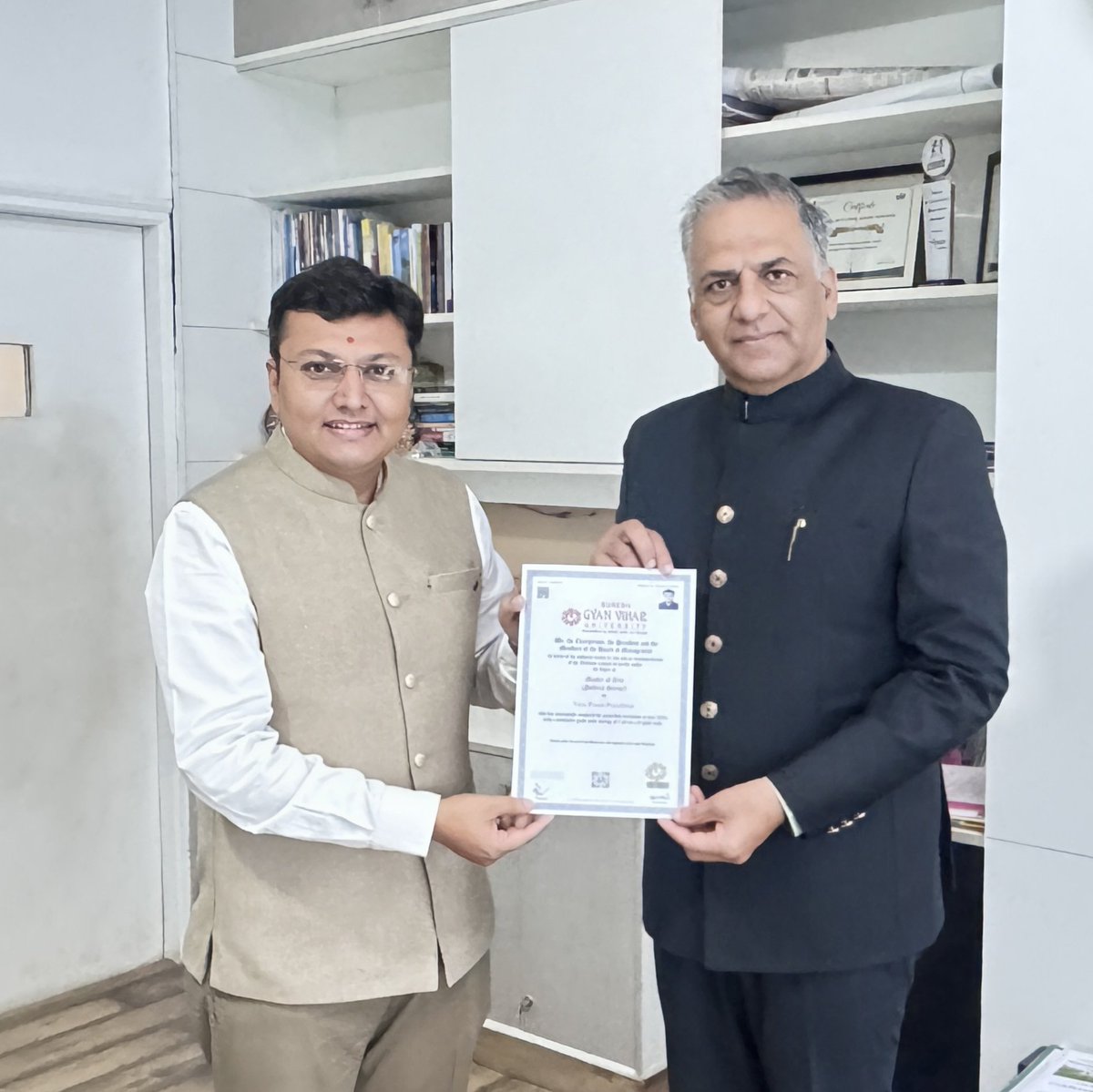 PranavPVaria's tweet photo. Successfully completed 𝐌.𝐀. (𝐏𝐨𝐥𝐢𝐭𝐢𝐜𝐚𝐥 𝐒𝐜𝐢𝐞𝐧𝐜𝐞) - degree received from Dr.Sudhanshu Sharma (Co-founder &amp; Chief Mentor, SGVU Jaipur).
#MAPoliticalScience #AcademicAchievement #SGVUJaipur #DegreeGoals #PranavPVaria https://t.co/AMK0f57L4k
