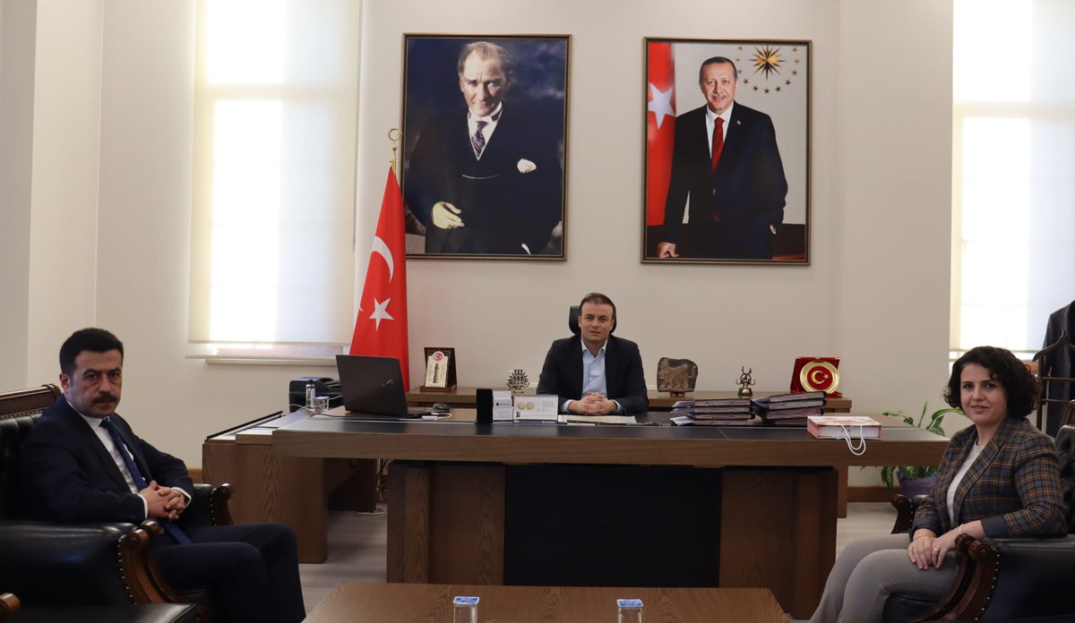 Ziraat Bankası  yeni müdürü Sn. Çiğdem YILMAZ ve müdür Yardımcısı Sn. Gökhan İSTANBULLU Kaymakamımız Sn. Meriç DİNÇER'i makamında ziyaret etti.