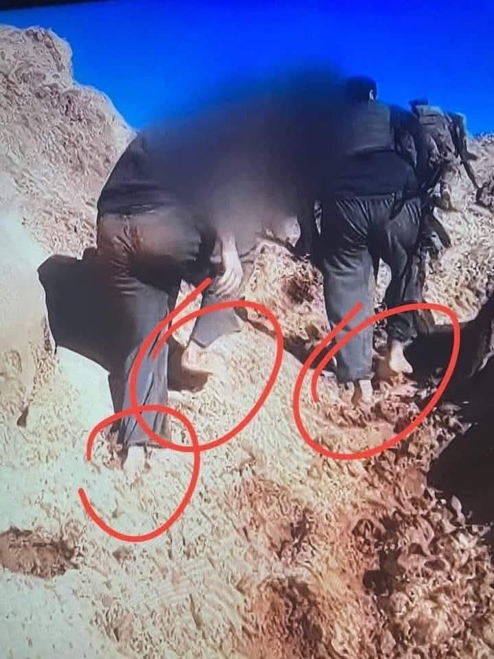 فرق ہے.... تمغوں سے اپنے آپ کو ٹرکوں کی طرح سجھانے والوں اور ننگے پاؤں ظالم کے ایوانوں میں کھلبلی مچانے والوں میں.