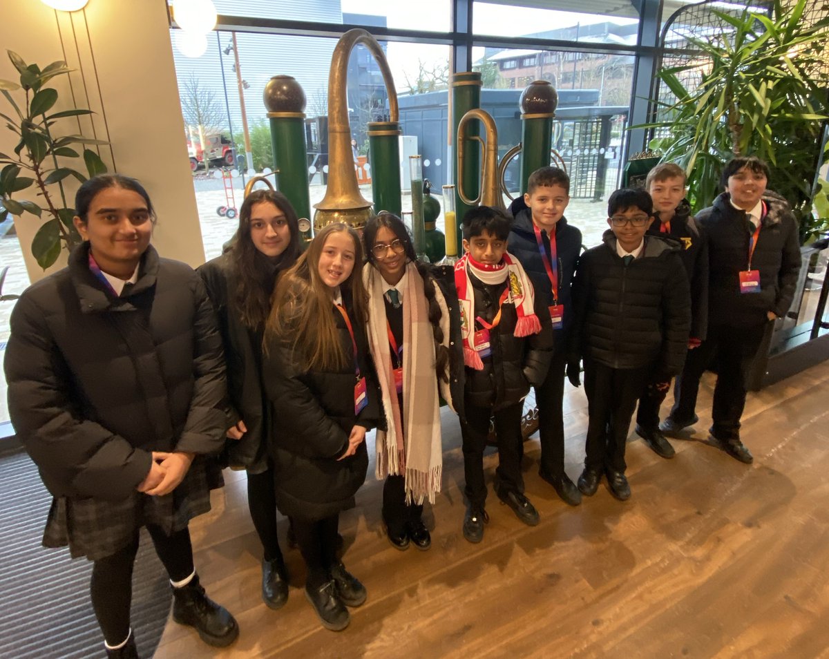 QueensSch_Car's tweet photo. Our second year 7 @QueensSch form had the delight of sky studios today. They embraced the challenge of creating a pitch. Team work, leadership, creativity and communication was some of the skills they developed. So proud of what they achieved. Thank you SKY. https://t.co/v5IsVzZTkL