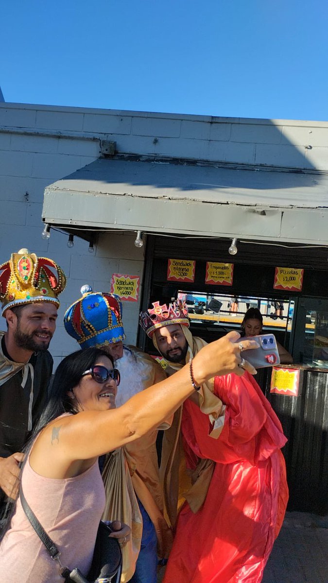 ✨ Los Reyes Magos estuvieron en 
📍Presidente Derqui y visitaron la renovada y hermosa estación de trenes.
Desde <a href="/FundacionIr/">Fundación IR</a> compartimos una jornada llena de sonrisas, ilusión y encuentro con los vecinos.
La magia existe cuando una comunidad se une.
#Fundaciónir #Comunidad