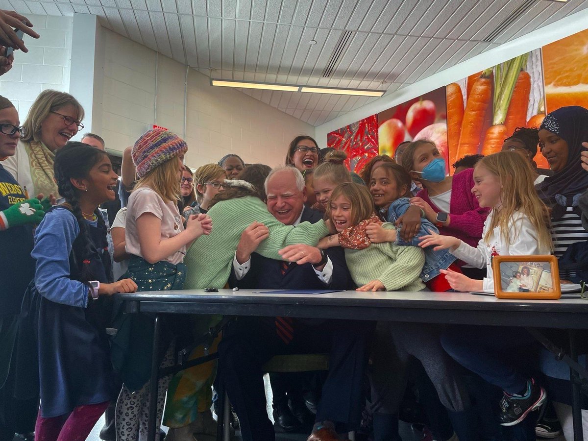 IlhanMN's tweet image. Thank you, @GovTimWalz. 

Governor Walz didn’t just talk about progress—he delivered it. Paid family and sick leave. Strong protections for reproductive rights. Universal school meals. Marijuana legalization.

A true champion for Minnesota.