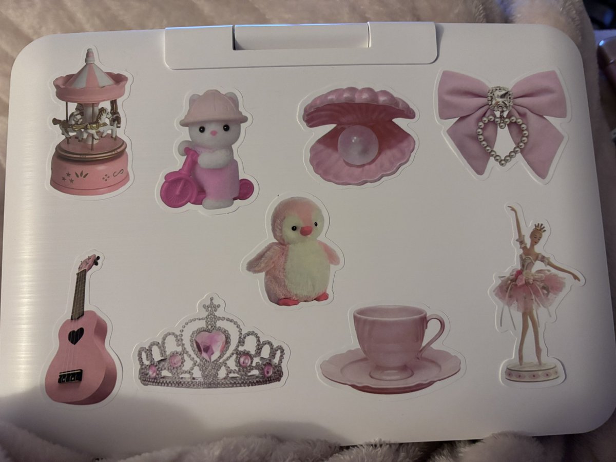 tangledphil's tweet image. she’s so ready for lesbian cannibalism