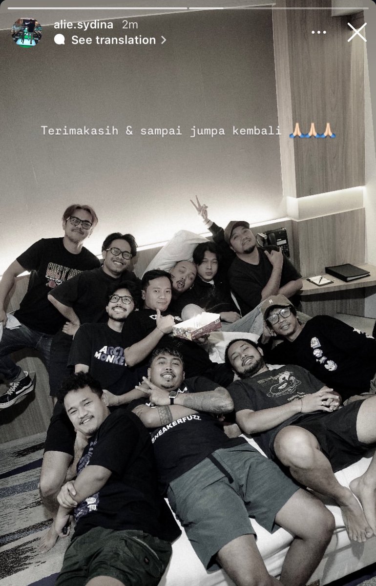 queencemet_'s tweet image. foto full team terakhir yah ini?