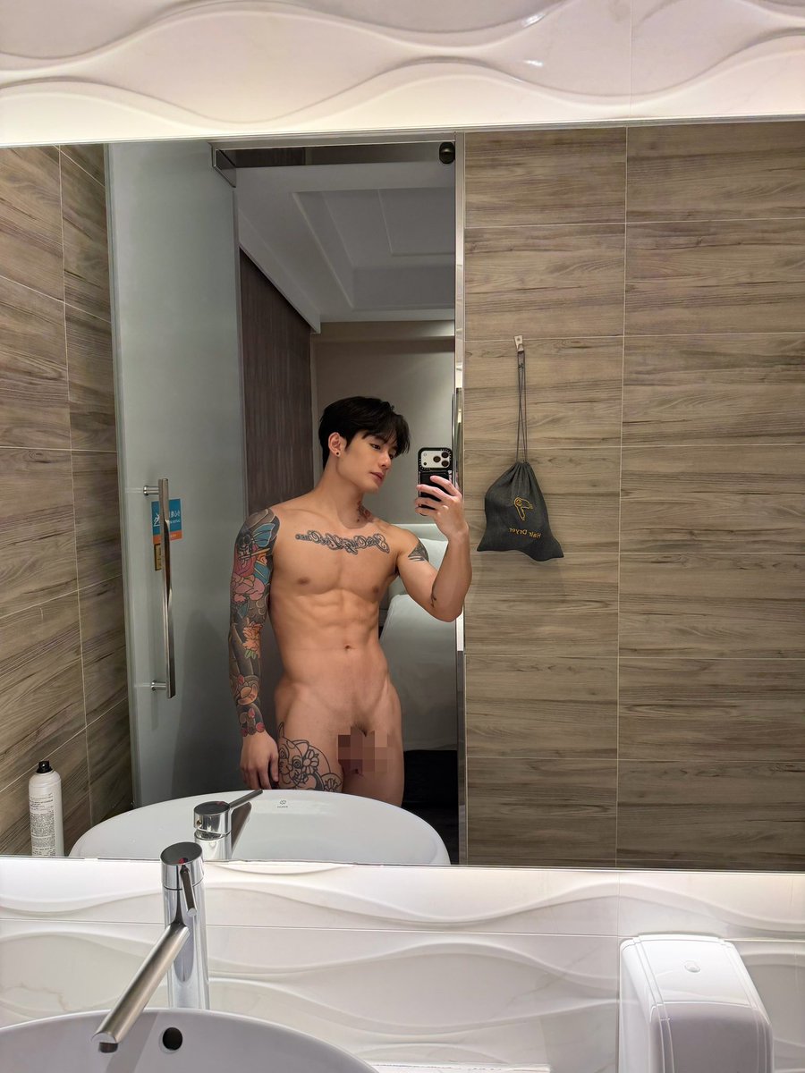 濕髮好看還是乾髮好看啊要看沒勃起的版本嗎