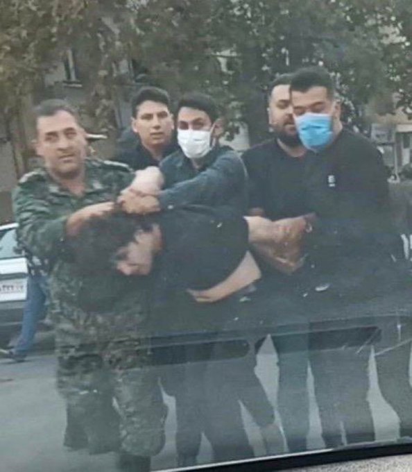 simasepehri95's tweet image. تصویری که توسط بسیاری شخصیتهای جهانی دست بدست می شود و جهان را به حمایت از قیام ایران بر می انگیزد.

چهره مزدوران به زودی شناسایی شده و توسط جوانان خنثی خواهد شد.
روز حساب نزدیک است. 

#اعتراضات_سراسری 
#مرگ_بر_ستمگر_چه_شاه_باشه_چه_رهبر