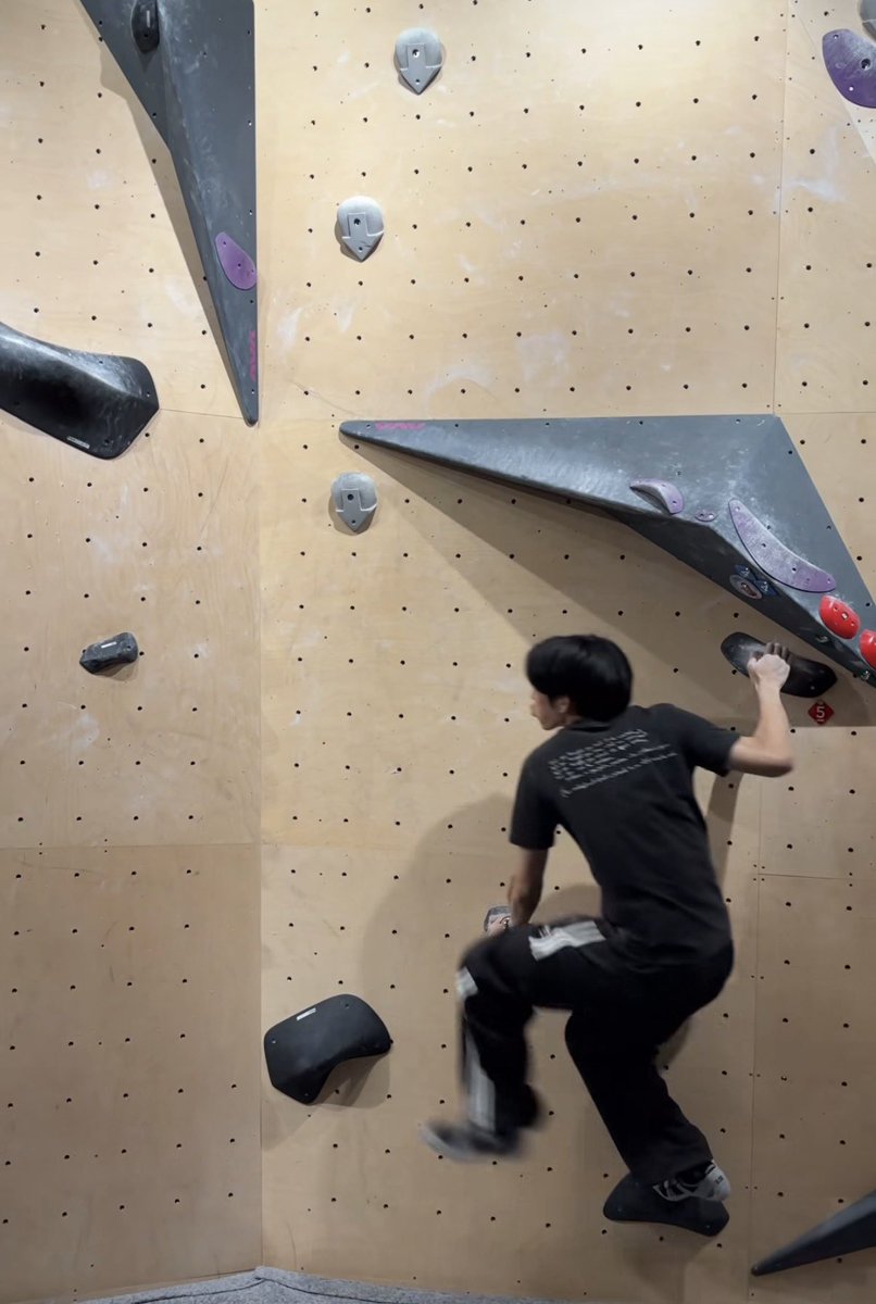 _maedastouch's tweet image. ลุกชั้นปีนผาเปนลิง(ที่ตัวเร้กที่สุดในโลก) ส่วนแม่ออนไลน์มัน spinning ยับ เออๆ เราจะเป็นแม่ลูกที่บ้าพลังไปด้วยกันนะอู่อู๋