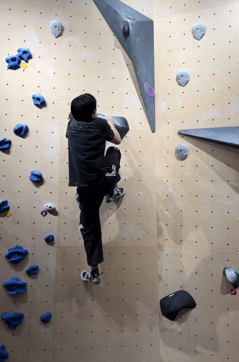 _maedastouch's tweet image. ลุกชั้นปีนผาเปนลิง(ที่ตัวเร้กที่สุดในโลก) ส่วนแม่ออนไลน์มัน spinning ยับ เออๆ เราจะเป็นแม่ลูกที่บ้าพลังไปด้วยกันนะอู่อู๋