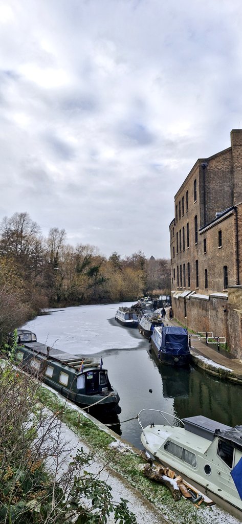 MyFaceBothered's tweet image. Cold on the canal today