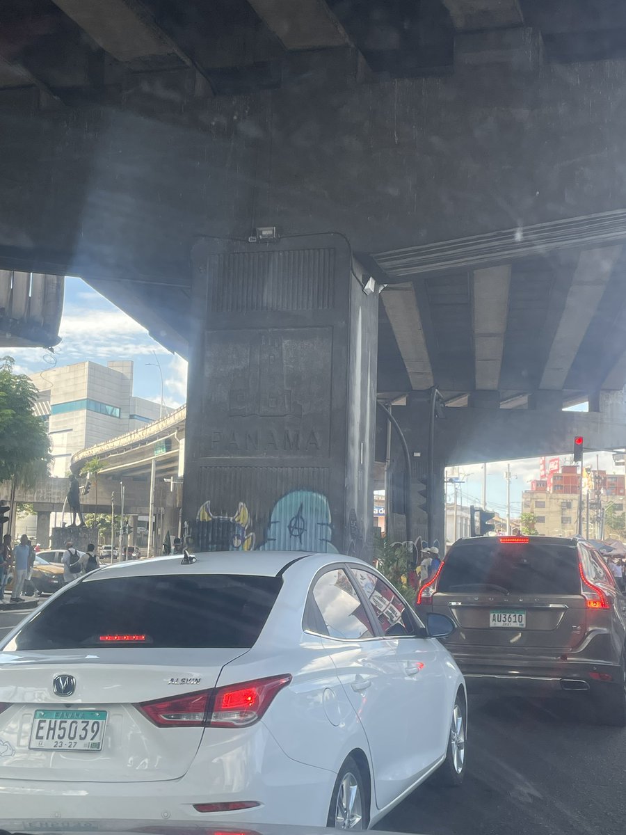 Mi opinión es que pueden darle mantenimientos a todo este cemento feo y ponerlo más cool a la vista de todos los panameños y solo con un sistema y químico cool y listo <a href="/Panamaalcaldia/">Alcaldía de Panamá</a>