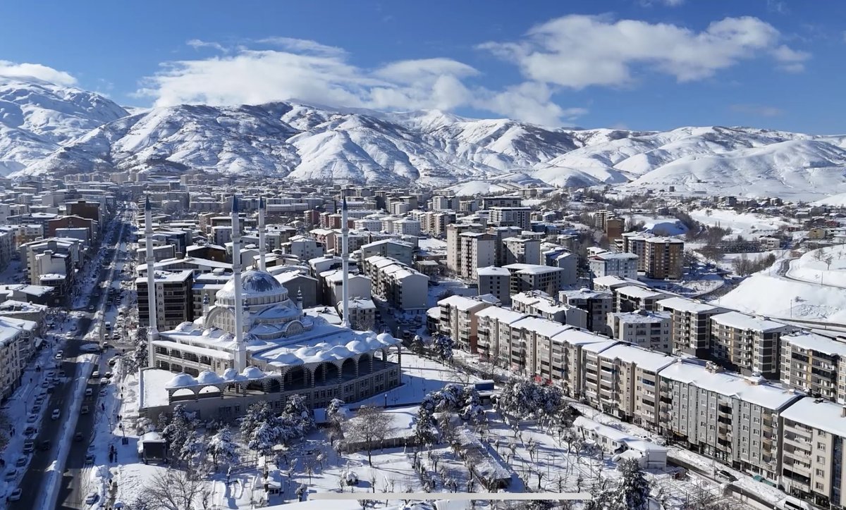 Muş’ta Tepki Çeken Gaz Kesintisi

Dondurucu soğuklar -24 dereceyi gösterirken, Doğugaz kent merkezinde önceden duyuru yapmadan doğalgaz kesintisi uyguladı. 
Soğukta kalan yurttaşlar müşteri hizmetlerine ulaşamadıklarını dile getirdi. 

Kriz anında bilgilendirme yapılmaması ve