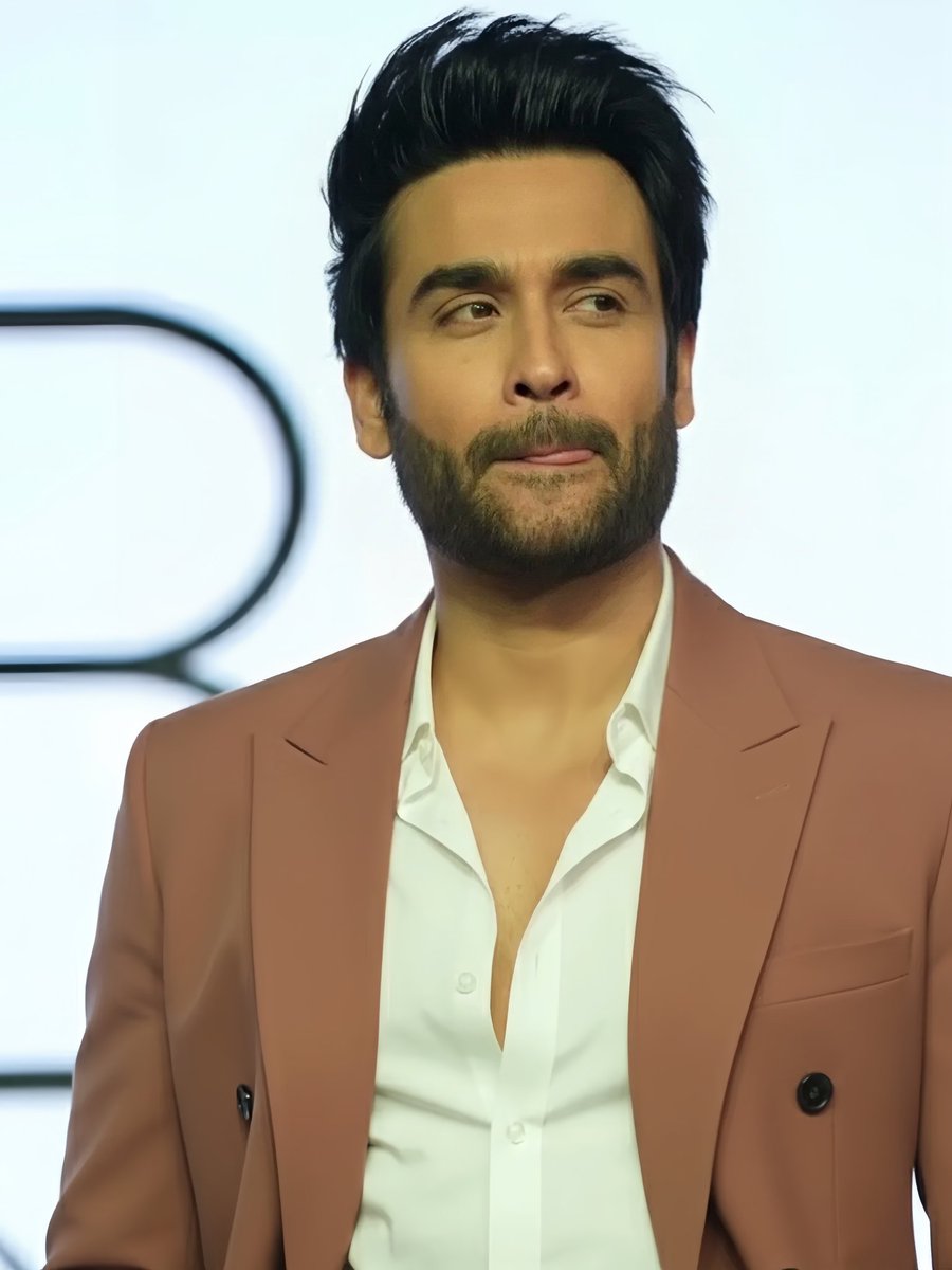 <a href="/IconicGoldAward/">Iconic Gold Awards</a> A journey built on consistency, class &amp; craft 🖤  #VivianDsena deserves the shine 

#IconicGoldAwards2026