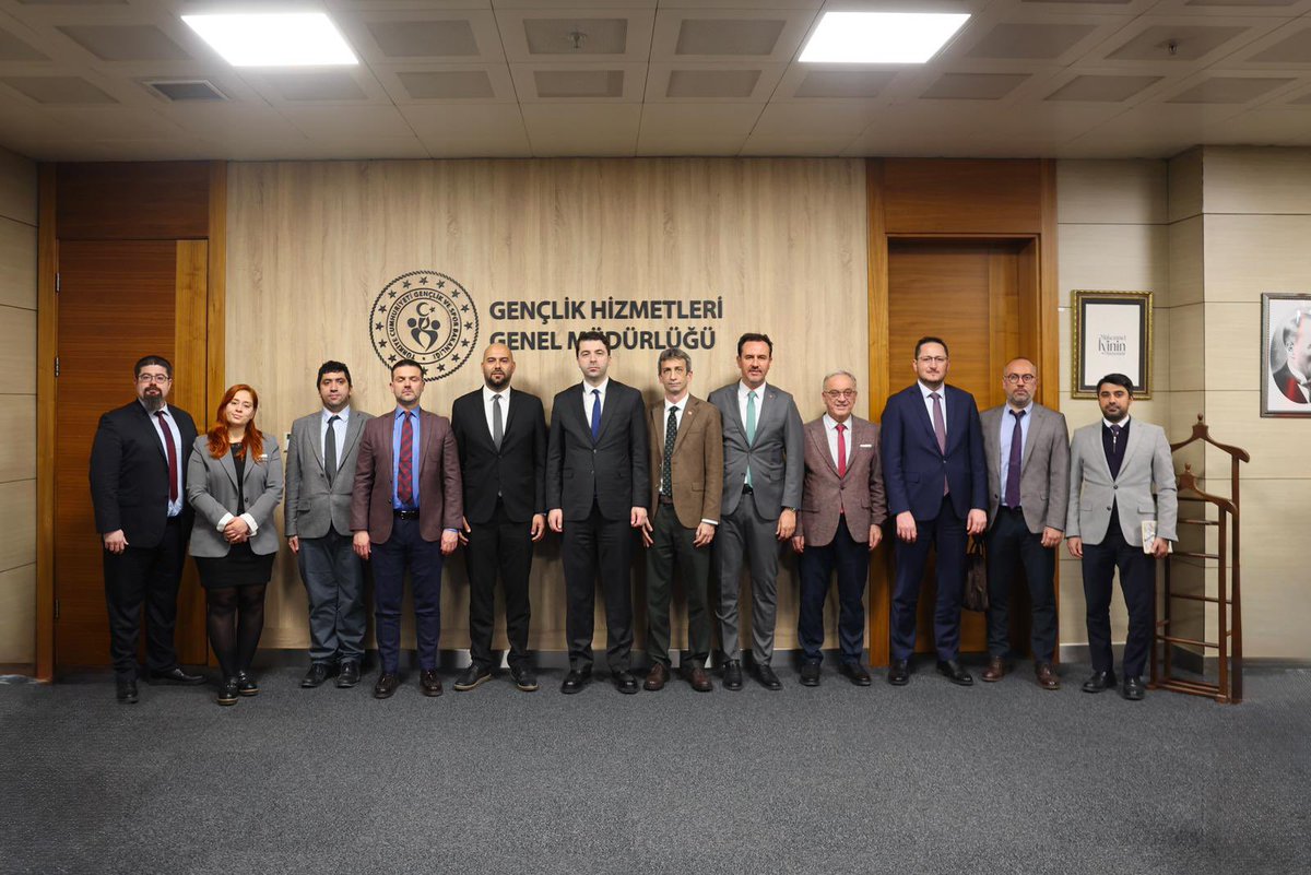 Zihin açan hamleler başlıyor! ♟️

Bugün, Türkiye Satranç Federasyonu ile iş birliği protokolümüzü imzaladık.🫱🏻‍🫲🏻

Gençlik Merkezlerimiz ve kamplarımızda satranç; eğitimler, atölyeler ve turnuvalarla daha çok gencimize ulaşacak.