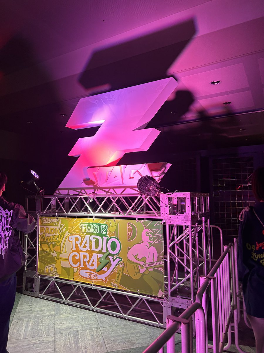 bakano_rin98's tweet photo. 初フェス、レディクレ幸せでした😌
大好きなELLEGARDEN、04LimitedSazabysに会えて
嬉しかったし最高の1年の締め括りになった。本当にありがとう😭💕
今年はいっぱいフェス行きたい😢💕
 #レディクレ  #ELLEGARDEN  #04LimitedSazabys  #邦ロック  #フェス https://t.co/c9gZid3bOg