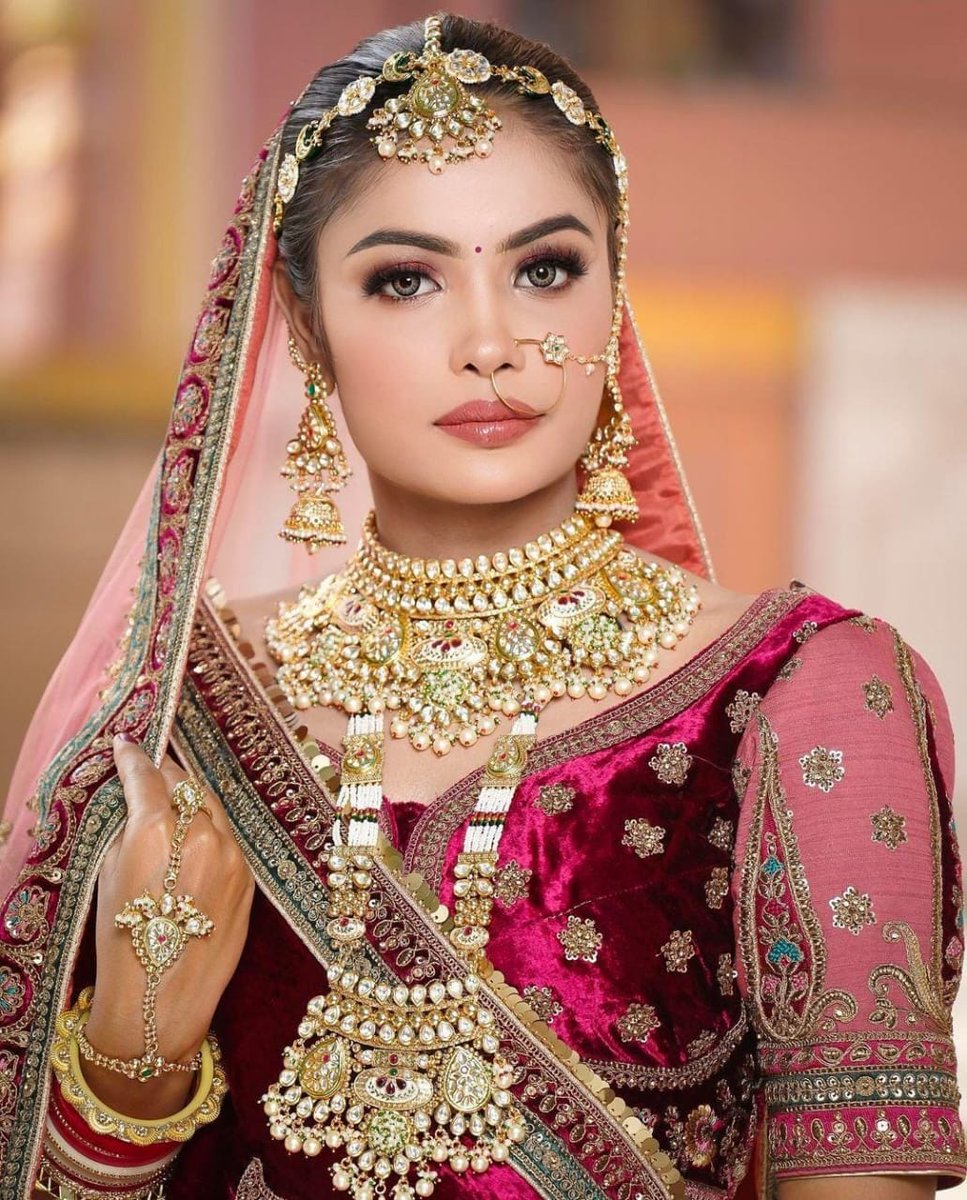 🌹

किसी की बेटी को जब अपने घर में ले आएं,
तो याद रखिए, शादी करके ही लाएं हैं ...??

" ख़रीद कर नहीं " ...!!!
कि जैसा मर्जी वैसा सुलूक करें 😡😡

वह आप की अपनी बेटी के जैसे अच्छे बर्ताव व इज़्ज़त की हकदार होती है ...!!! ♥️♥️