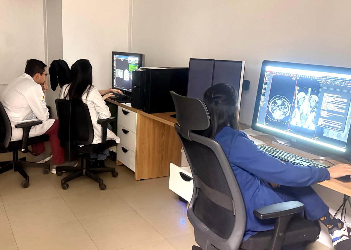 IESS_Loja's tweet photo. #IESSBuenasNoticias| 🏥👩‍⚕️👨‍⚕️ Desde este 5 de enero el @IESS_Loja cuenta con cinco posgradistas imagenólogos-radiólogos en el Hospital General Manuel Ygnacio Montero, con apoyo de @UIDE, para la atención diagnóstica de la ciudadanía. https://t.co/bIPLTuCw4f