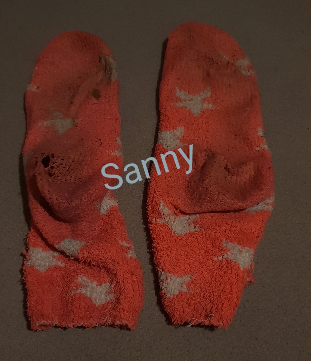 Abgabe bereit... 
Bei Interesse schreib mir eine pn. 
#getragenekuschelsocken #Kuschelsocken #fetischsocken #fetischsocks #fetisch #stinkesocken #duftsocken #duftfetisch #schnüffelfetisch #getragenes
