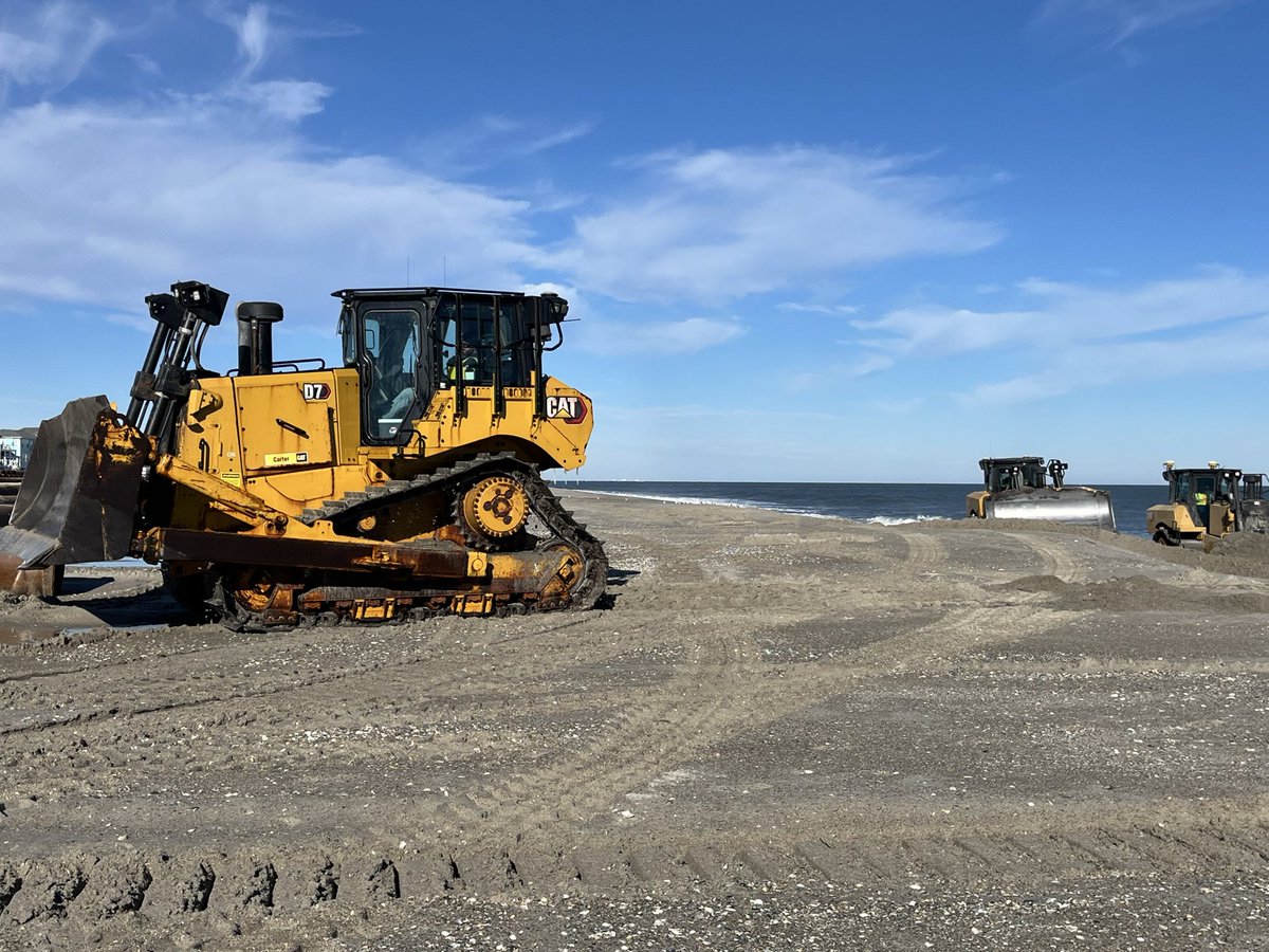 USACEWilmington's tweet image. Update on Carolina/Kure Beach dredging: A planned pause is underway to transition to a larger, ocean-certified vessel better suited for the rest of the project.

We remain on track to finish by April 30!

More details on our Facebook/IG pages.