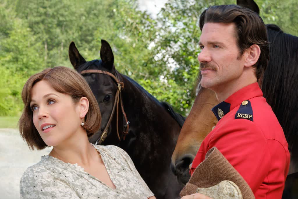 fansplain's tweet image. We've made no secret that we love #Hallmark movies but we also love their shows. #Hearties, we were blessed to talk with #ErinKrakow about the show, her character, and the legacy she hopes to leave. fangirlish.me/4sthRkm